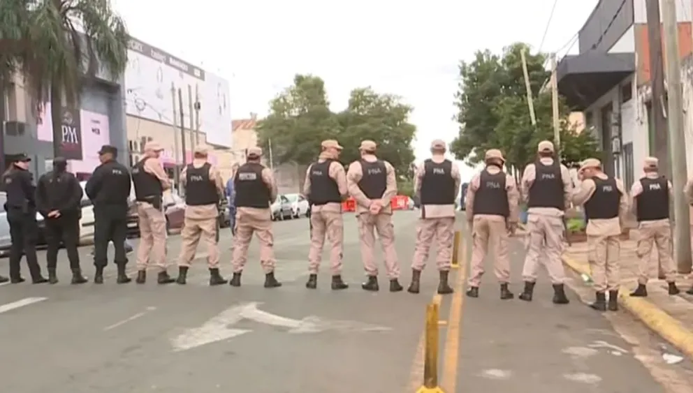 Protesta policial en Misiones: avances en las negociaciones y un clima tenso por el arribo de fuerzas federales