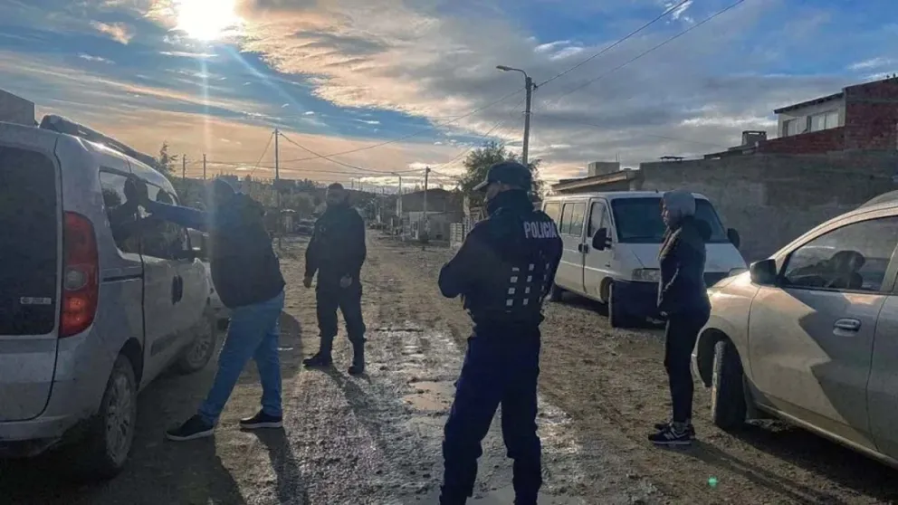 Dirigente barrial reclama recompensa por la captura de un femicida en Comodoro