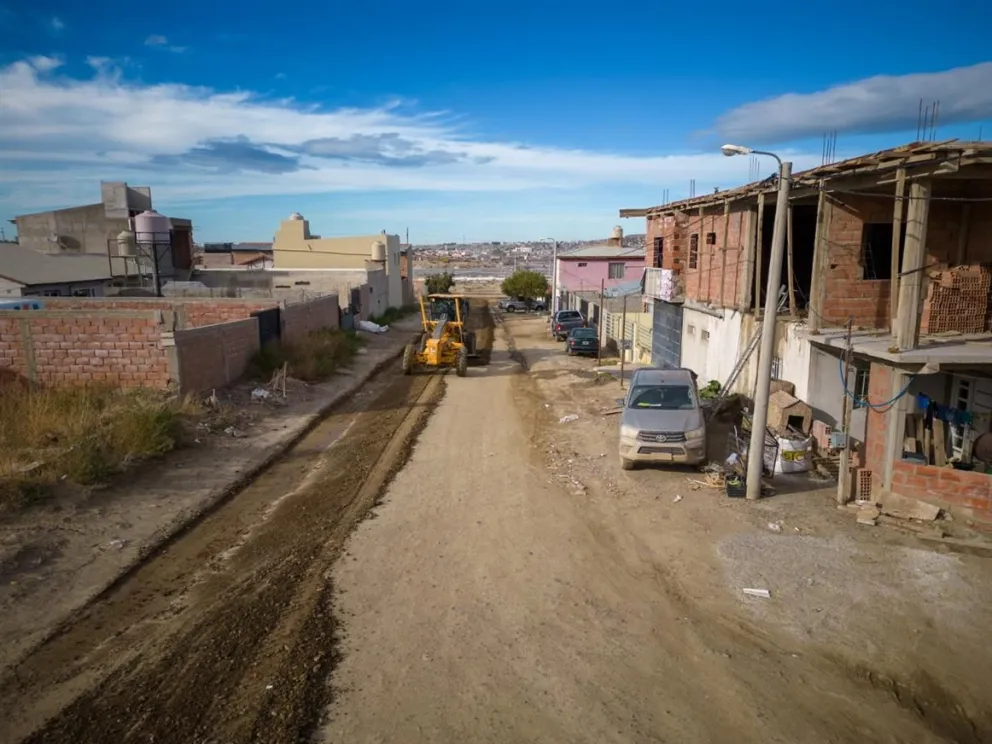 Se concretó un fuerte operativo de reacondicionamiento de la trama vial de Fracción 14 y 15