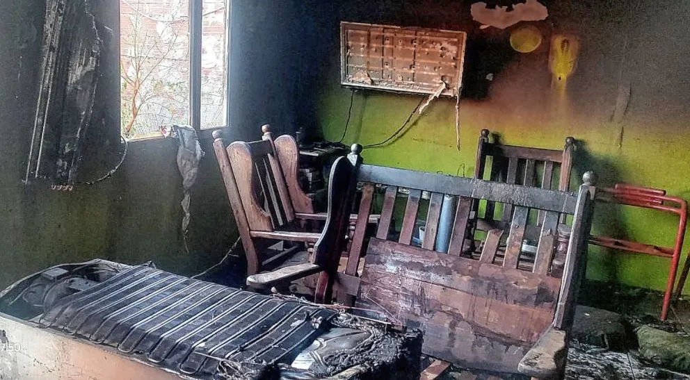 Organizan rifas y un bingo para ayudar a una jubilada de 76 años que perdió todo en el incendio de su vivienda