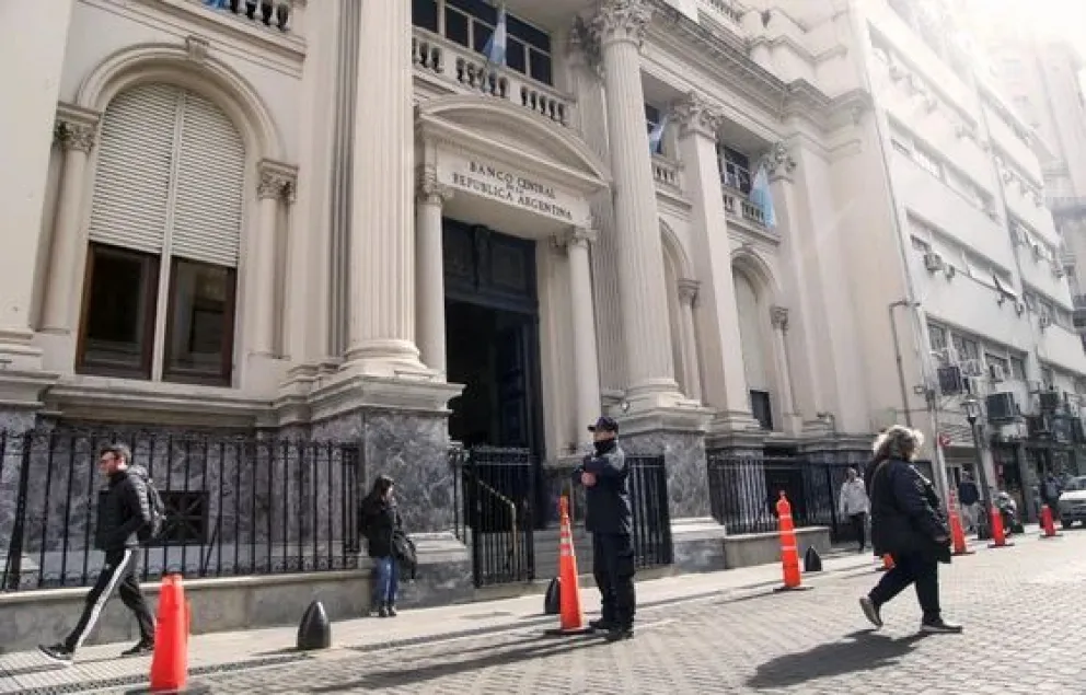 El mercado le apunta a una jugada apresurada del Gobierno por la sorpresiva disparada del dólar blue