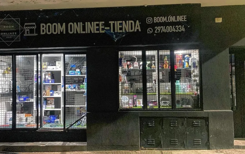 Rompieron la reja y ventana de un local  y robaron: varios de ellos son menores