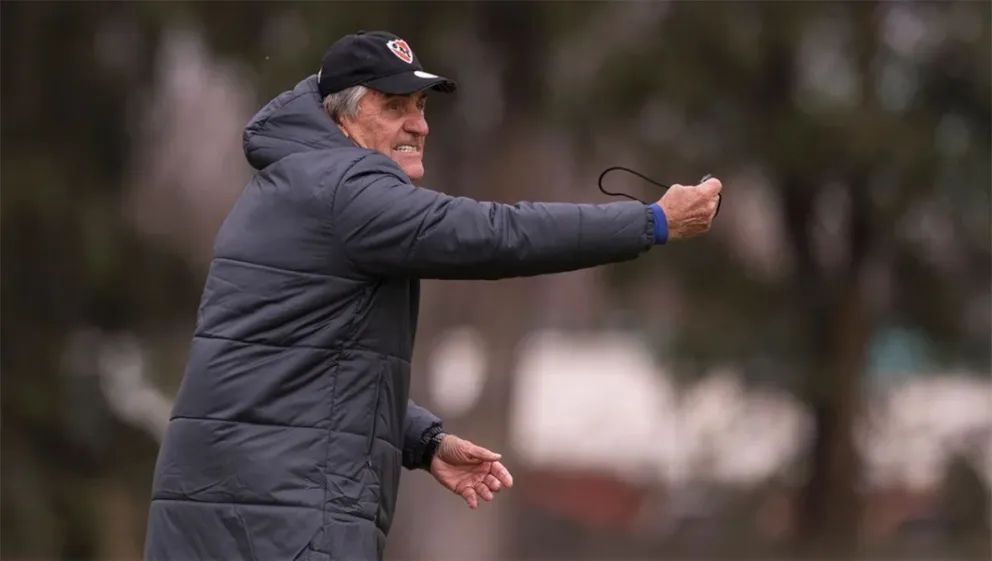 Independiente quiere volver al triunfo en el interinato de Tocalli ante Vélez