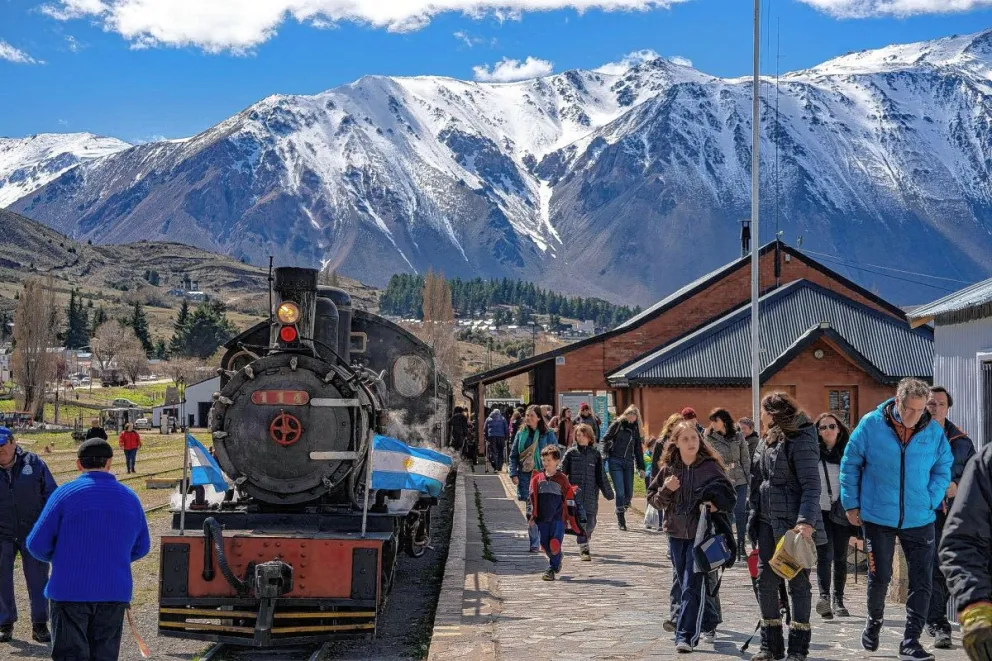 “A vagón lleno” La Trochita celebró sus 79 años en Esquel