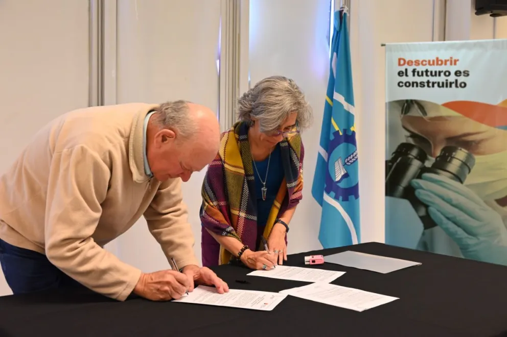 Provincia firmó un convenio marco de cooperación con la Universidad del Chubut