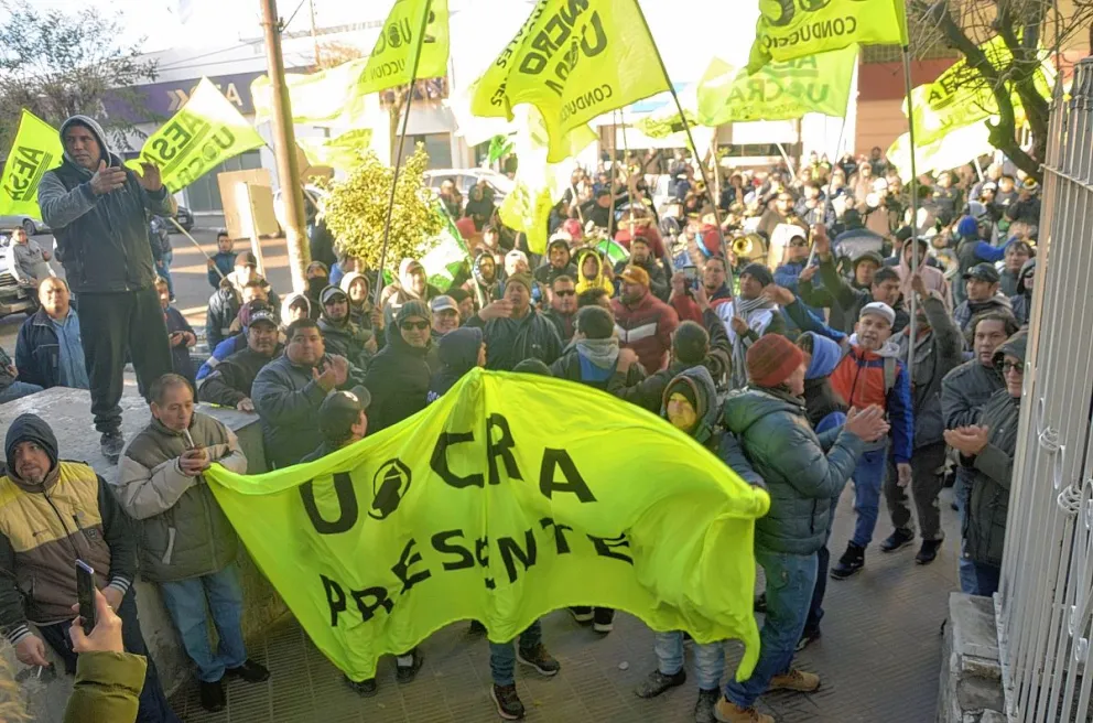 La UOCRA se movilizó para reclamar la reactivación de obras en Comodoro