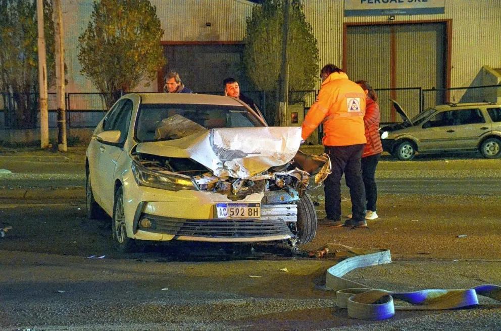 Violento choque vehicular en la avenida Yrigoyen de Barrio Industrial