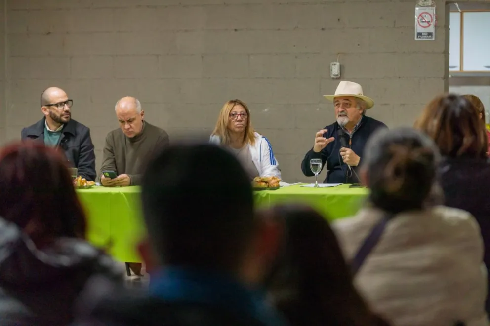 El intendente mantuvo un importante encuentro con vecinos de Los Bretes
