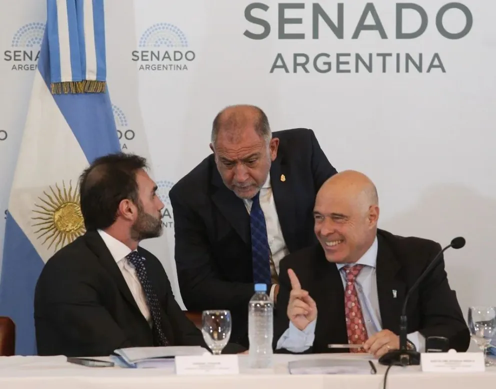 Ley de Bases y paquete fiscal: el oficialismo consiguió las firmas y logrará este jueves el dictamen