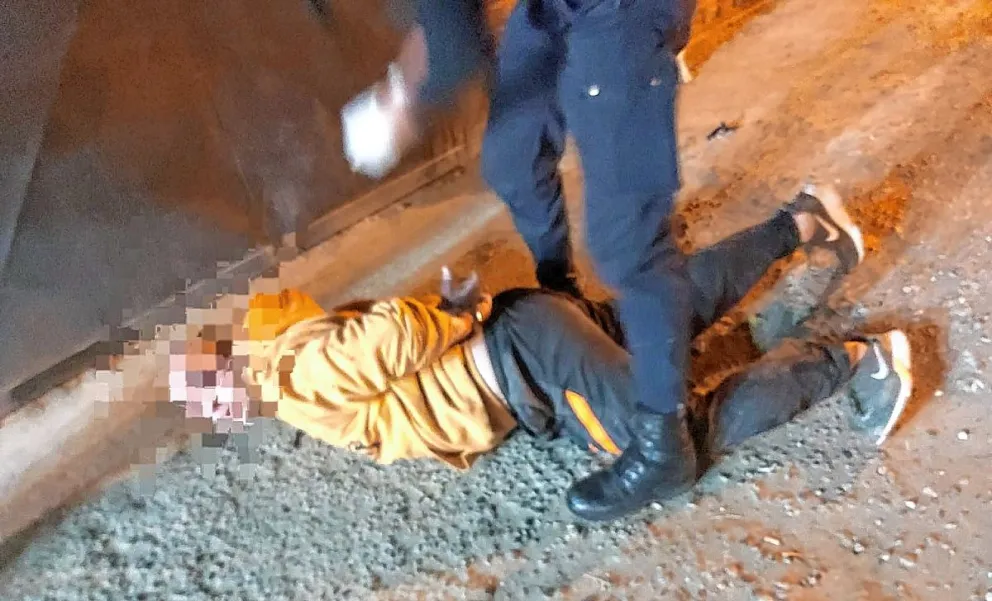 Protagonizaban un “duelo criollo” afuera de un comercio del San Cayetano: uno terminó en el hospital y el otro preso