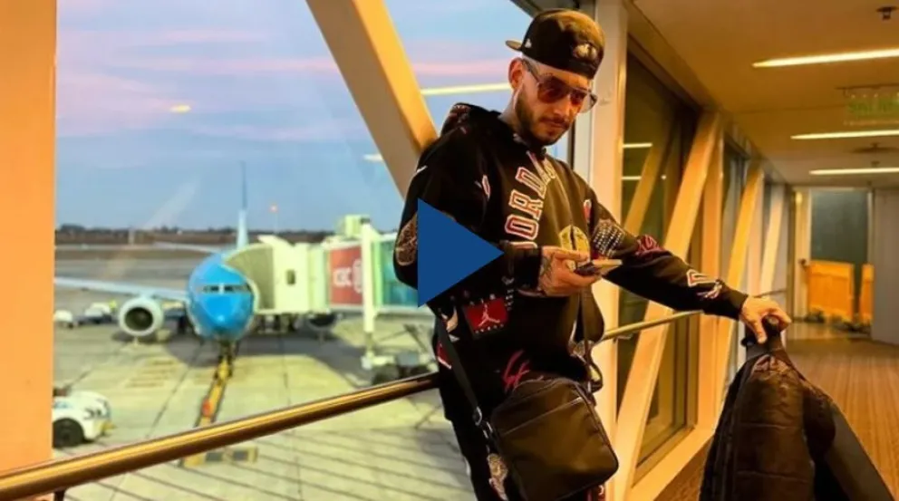 La reacción de Ulises Bueno en el aeropuerto al sufrir una demora en su vuelo