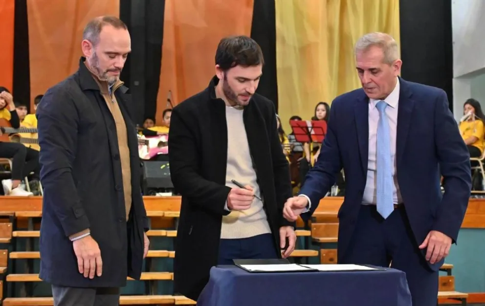 Torres: “Estamos lanzando el plan de alfabetización más ambicioso de la historia de Chubut”