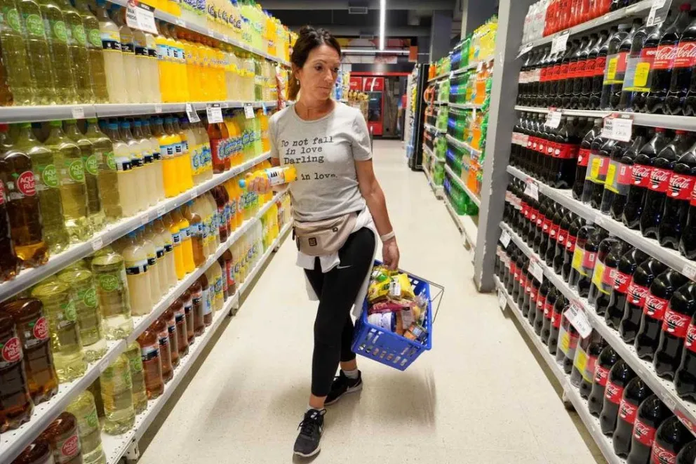 Derrumbe en la venta de alimentos y bebidas: cuánto cayó en el año y el dato que preocupa a empresas