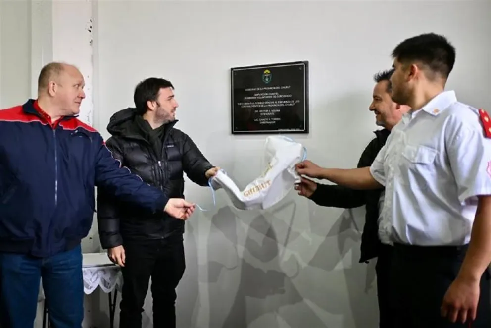 Torres firmó el inicio de obra de la escuela N°779 de Corcovado