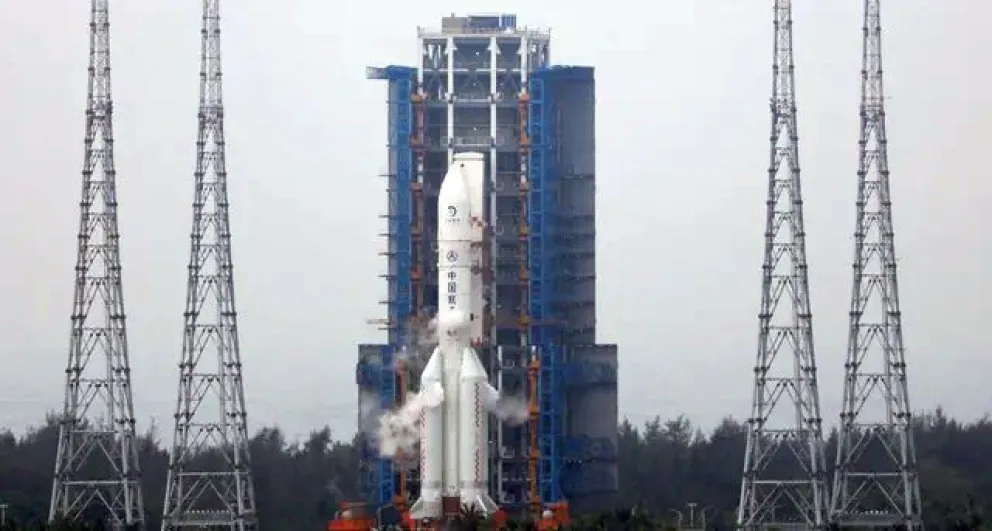La nave espacial china Chang'e-6 aterrizó en la cara oculta de la Luna