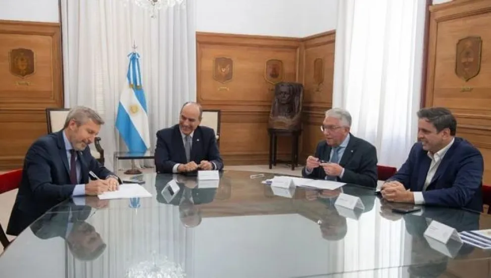 El Gobierno firmó convenios para el traspaso de obras públicas con Entre Ríos, Jujuy y Chaco