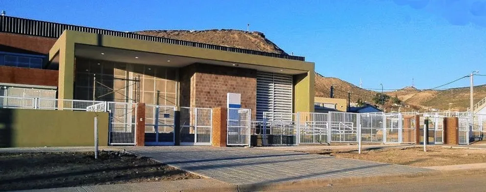 Padres de la Escuela Hipólito Yrigoyen solicitan señalización y reductores en cercanías a la institución