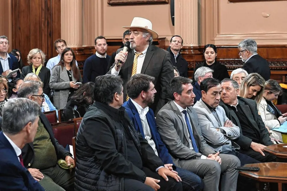 Macharashvili junto a intendentes de la Red Federal presentaron el proyecto de ley Creación del Fondo Federal de Compensaciones para el Transporte Público