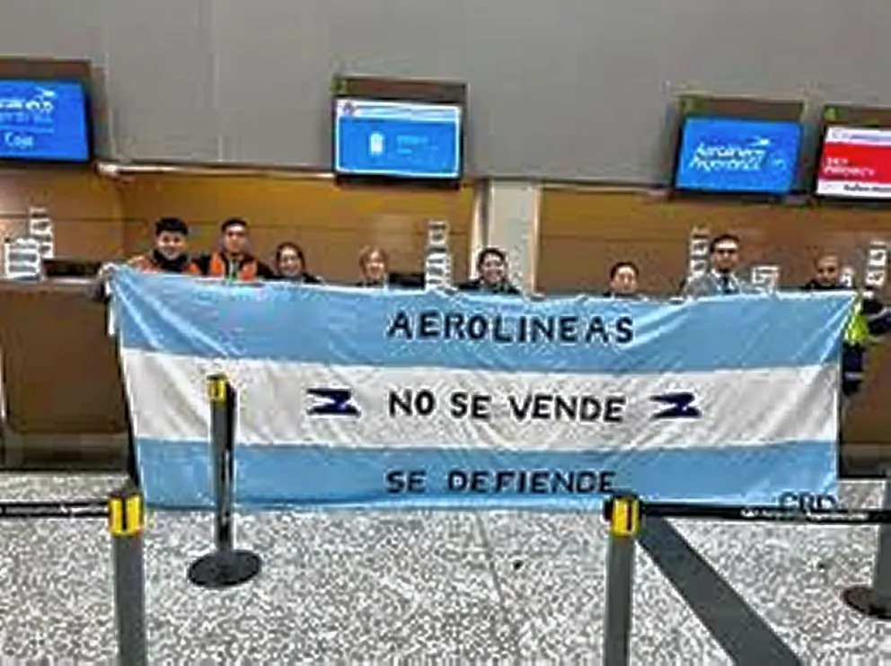 Complicada situación para pasajeros a la espera de viajes aéreos