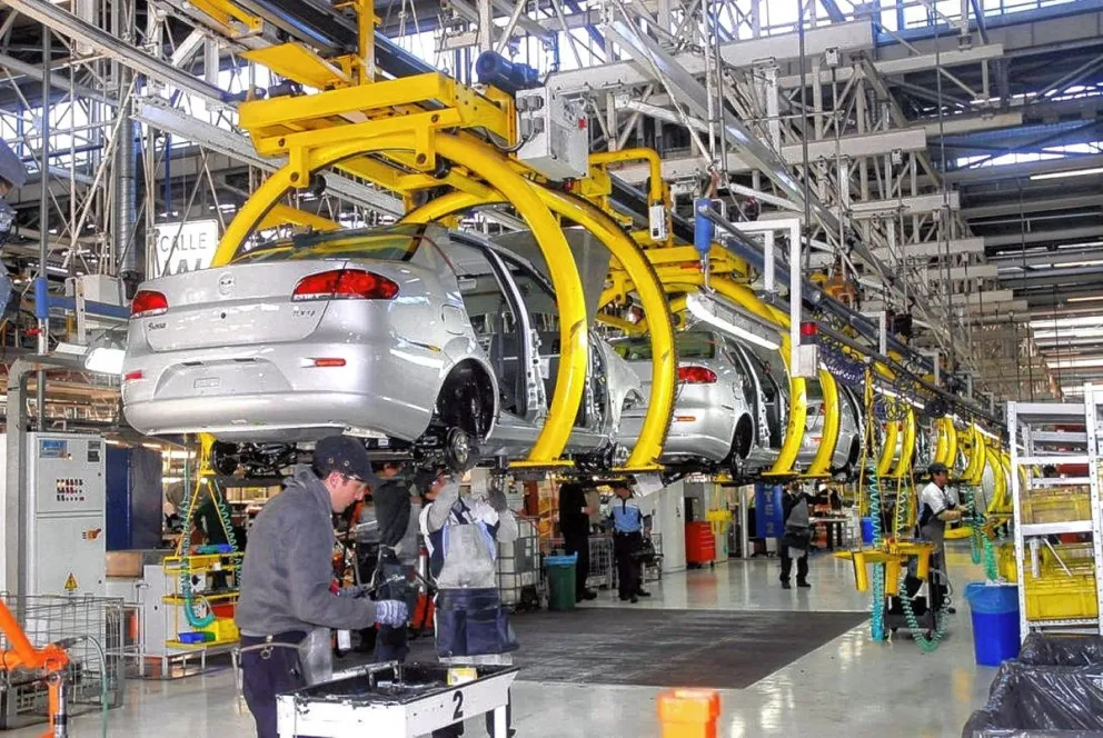 Recesión brutal: la industria se desplomó 16,6% y la construcción 37,2% en abril