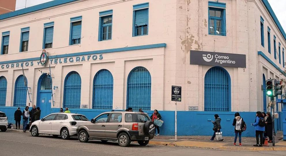 Realizaron una panfleteada en contra de la Ley Bases y por los despidos en el Correo Argentino