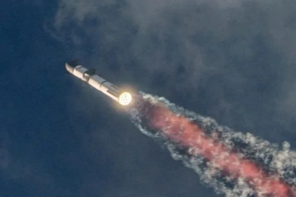 Regresó a Tierra con éxito la nave espacial de SpaceX tras el cuarto intento