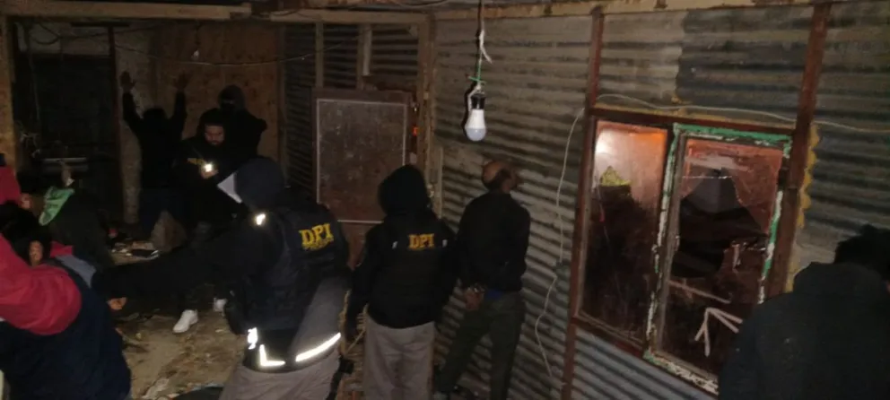 Amenazaron con un arma a la empleada de una panadería y robaron