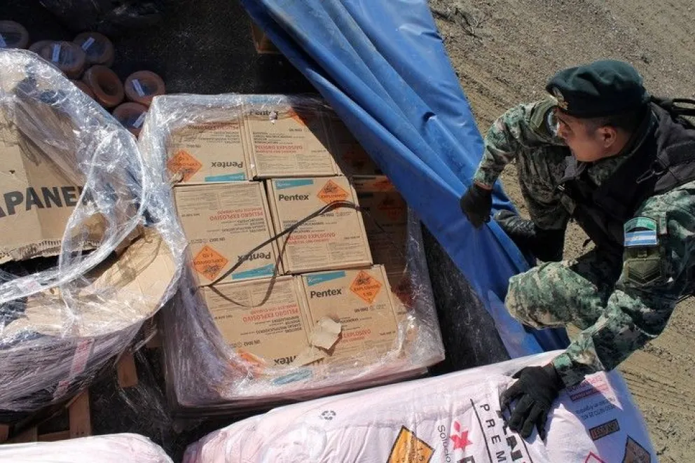 Secuestran camión en Ruta 3 con una explosiva carga rumbo a Comodoro