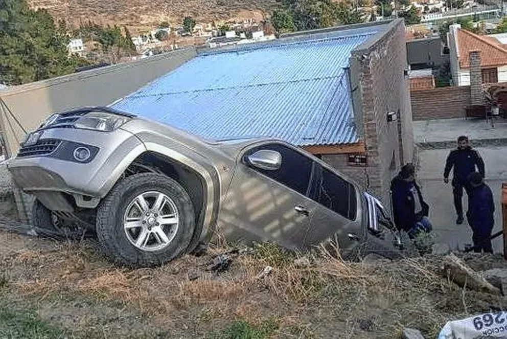 Se le fue la camioneta y casi provoca una tragedia en Saavedra