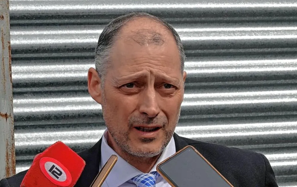 Una jueza sobreseyó a defensor oficial que se negó a identificarse en un control policial, pero desde Fiscalía piden que vaya a juicio