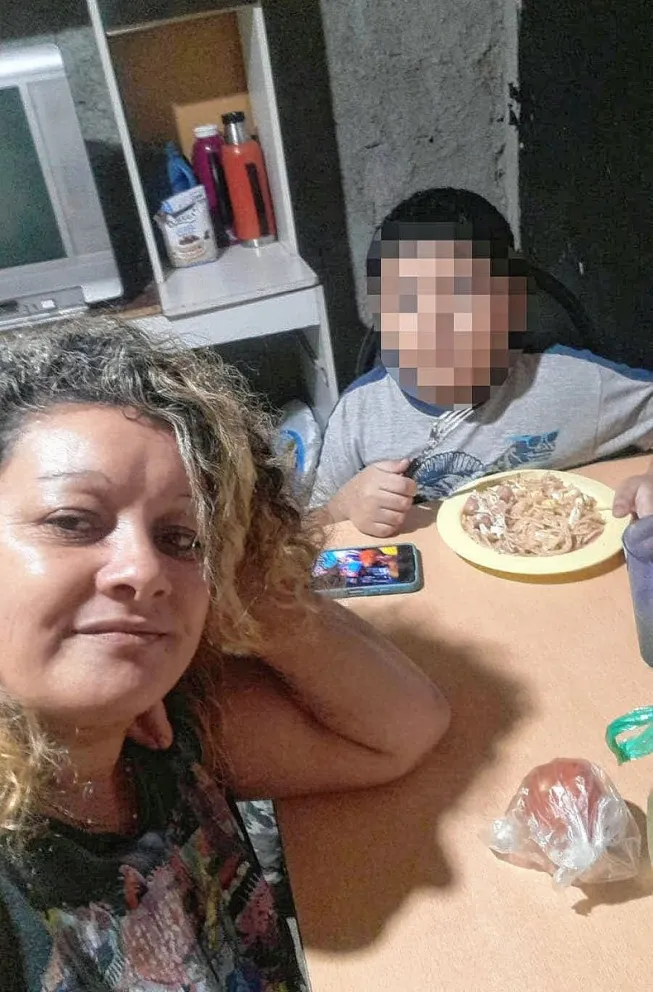 A dos años de haber sido desalojada de su casa junto a sus hijos por orden de una jueza de familia, sigue esperando respuestas de la Justicia