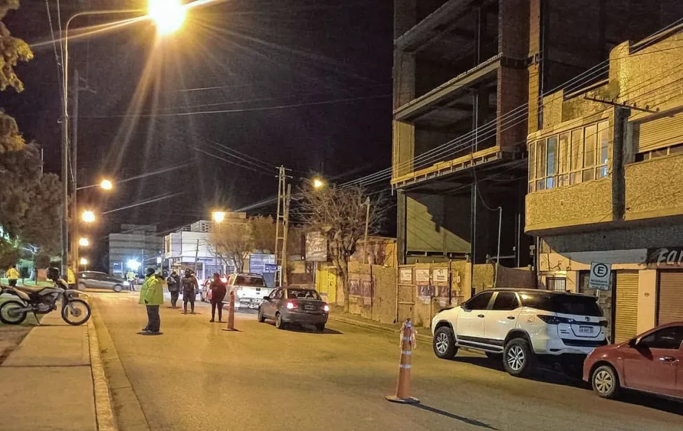 Multas a 2 remiseros “truchos” y 2 vehículos secuestrados por alcoholemia positiva, en control de tránsito en Comodoro