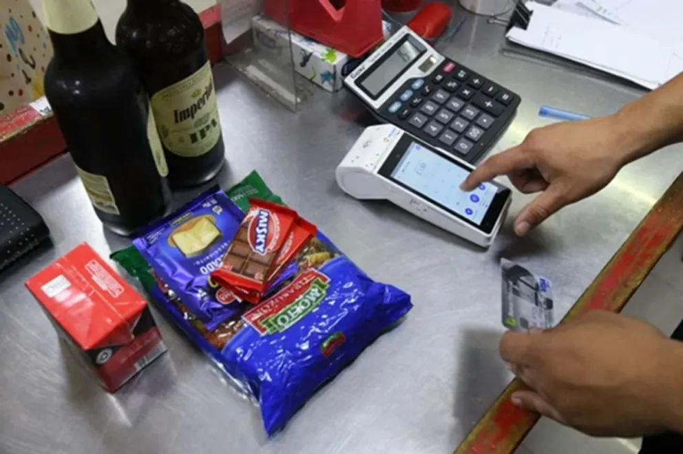 La recesión sigue golpeando al consumo: las ventas minoristas cayeron 7,3% anual en mayo