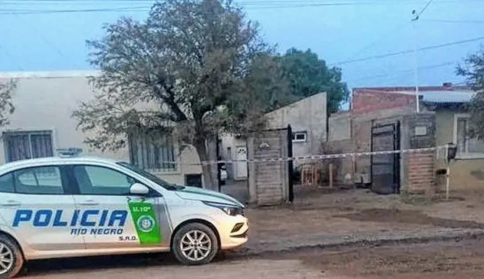 Río Negro: asesinaron a un taxista a puñaladas y luego le prendieron fuego la casa