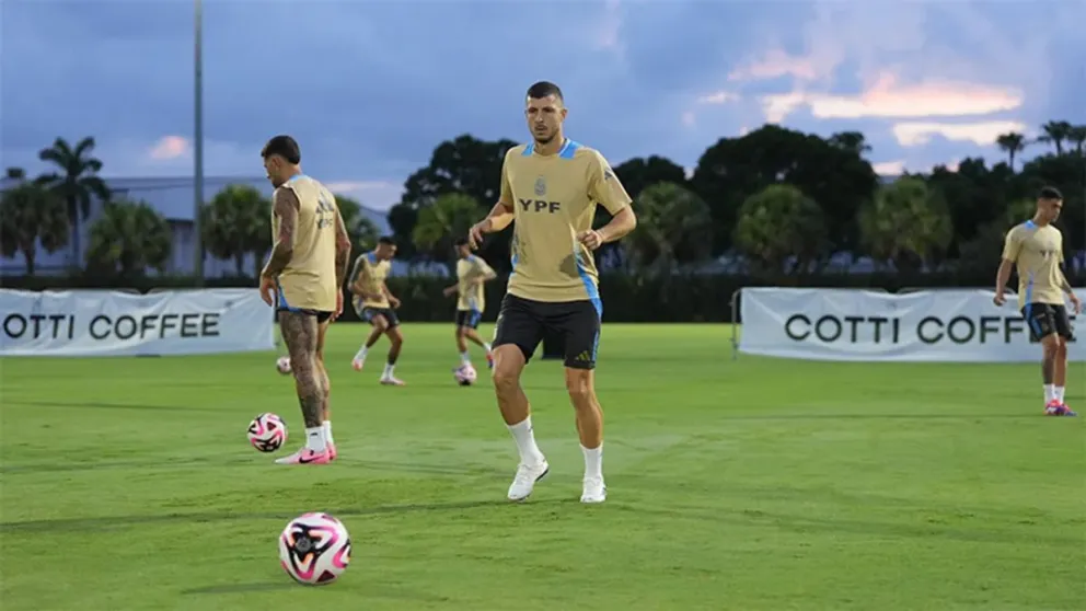 Alivio para Scaloni: dos jugadores de la Selección argentina volvieron a entrenar a la par del grupo