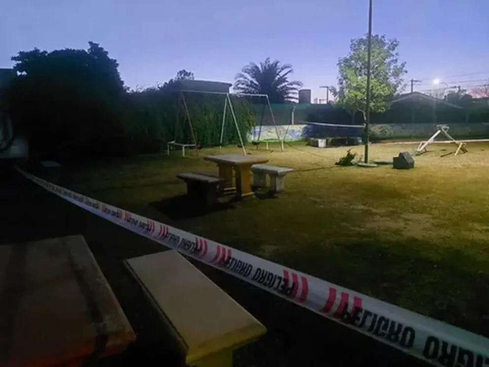 Horror en Córdoba: una niña de 10 años se cayó de una hamaca y murió