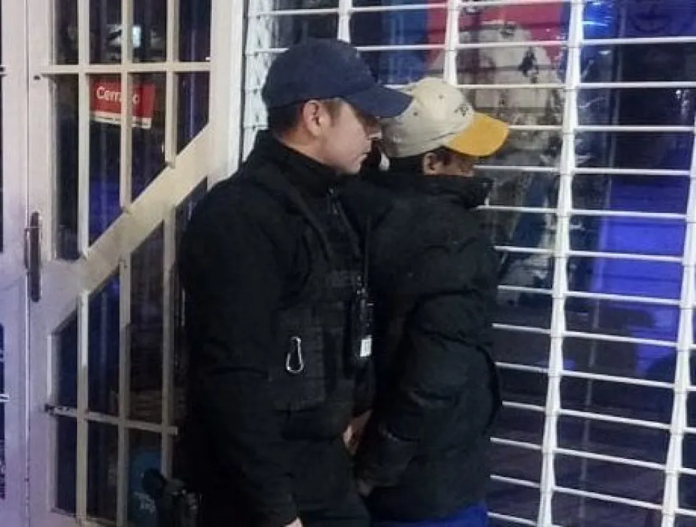 Un hombre se arrojó desde el balcón en medio de un robo armado en su vivienda
