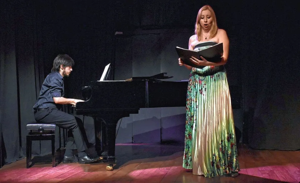 Karina Sovier, cantante lírica, actriz y docente: una artista determinada que hace camino al andar