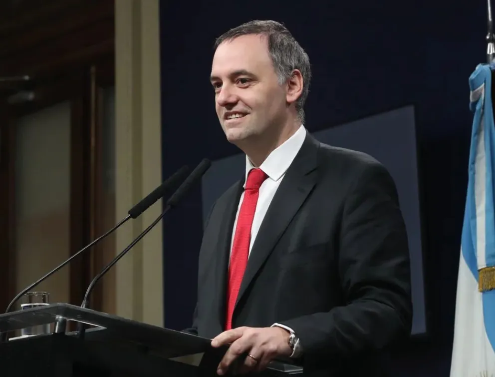 La Coalición Cívica exige la renuncia de Manuel Adorni como vocero por su candidatura como legislador