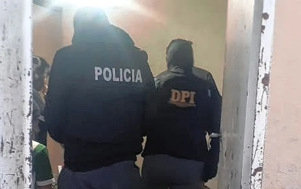 Allanaron la casa de uno de los sujetos que asaltaron en la vía pública a dos jóvenes