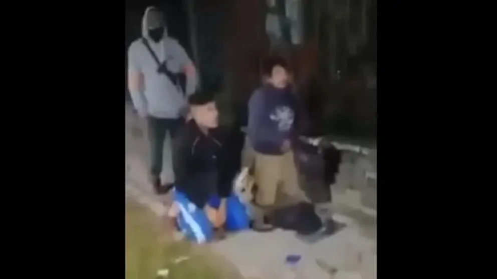 Vecinos atraparon a dos ladrones y los obligaron a cantar el Himno y el Arroz con leche