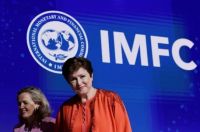 El FMI estimó que la economía argentina caerá 3,5% y la inflación llegará al 140% este año