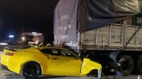 Horror en Córdoba: chocó su Chevrolet Camaro contra un camión y murió