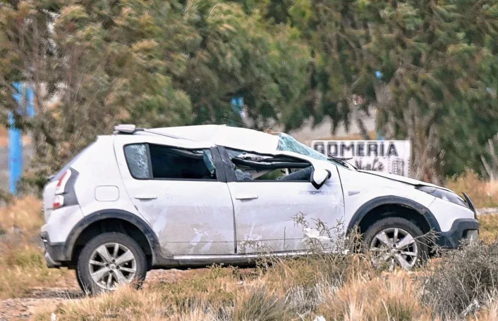 Matrimonio de Dolavon y la hija golpeados tras volcar en el acceso norte de Trelew