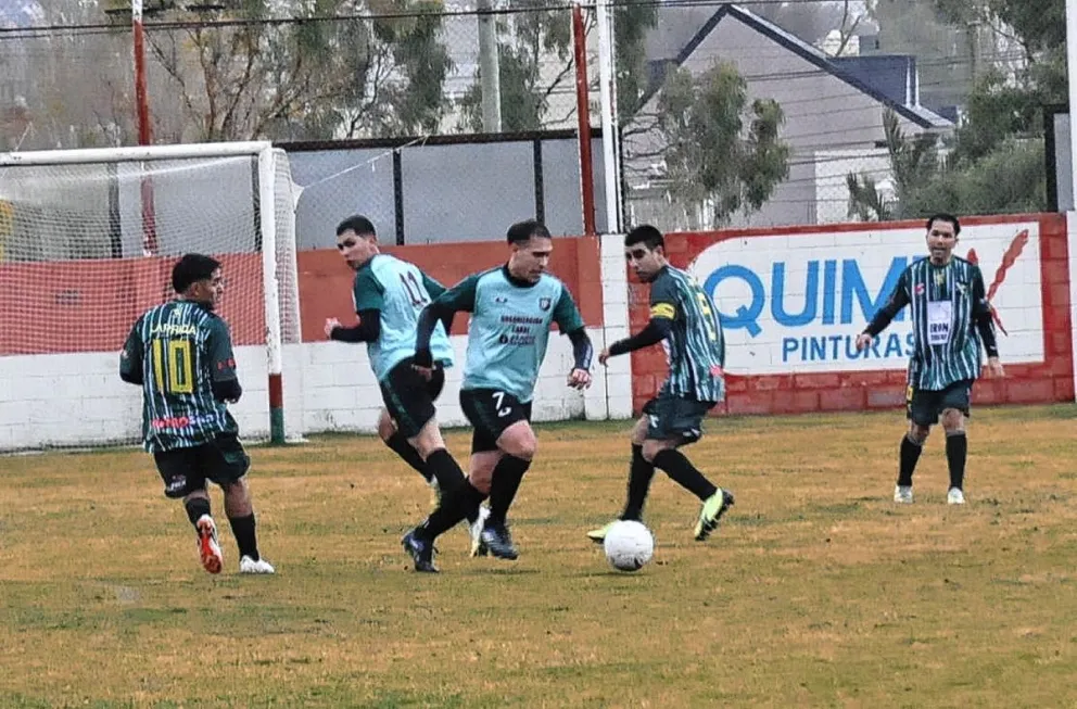 Portugués superó a Laprida con dos jugadores menos