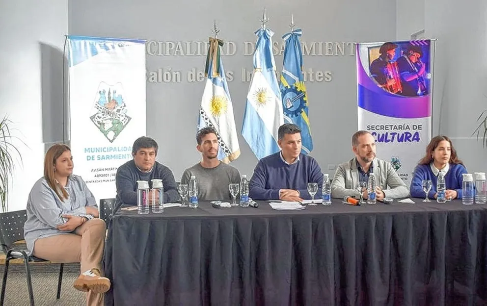 Ricky Maravilla cierra el Festival Aniversario de Sarmiento