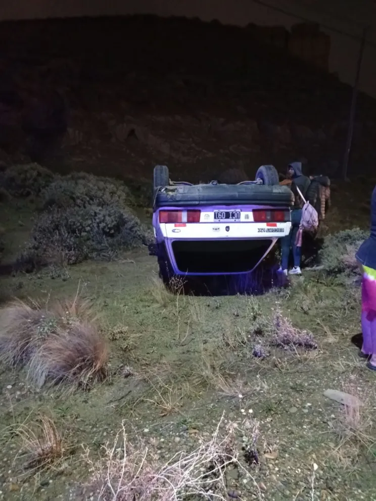 Perdió el control del rodado al activar el freno y volcó