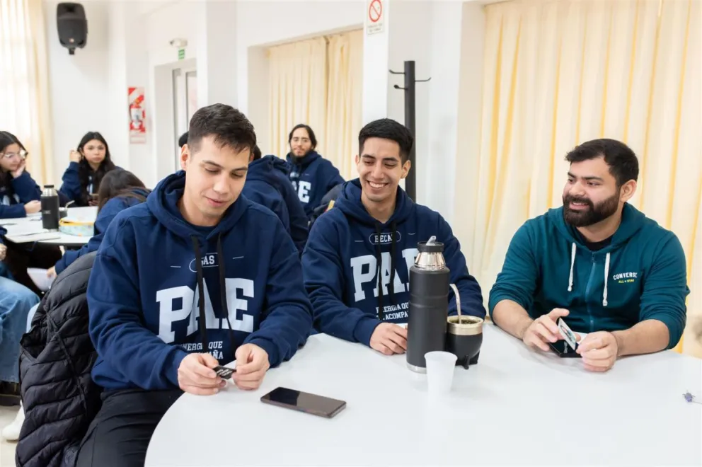 Becarios PAE y un encuentro con foco en la inteligencia artificial