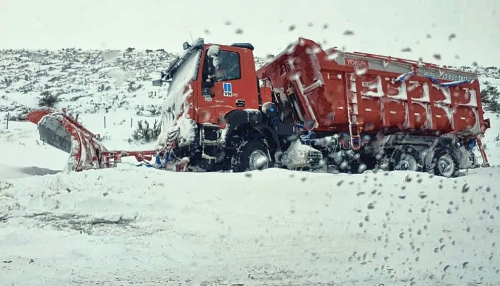 Trabajadores petroleros y vehículos particulares estuvieron varados más 24 horas en el medio de la nieve