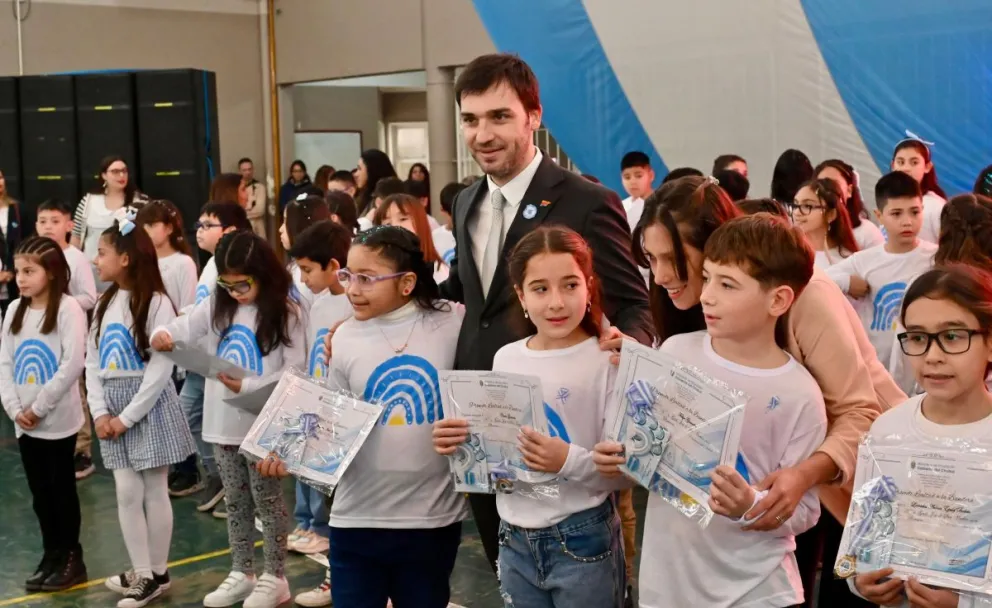 Torres: “Las escuelas construyen ciudadanía y forjan nuestro futuro”